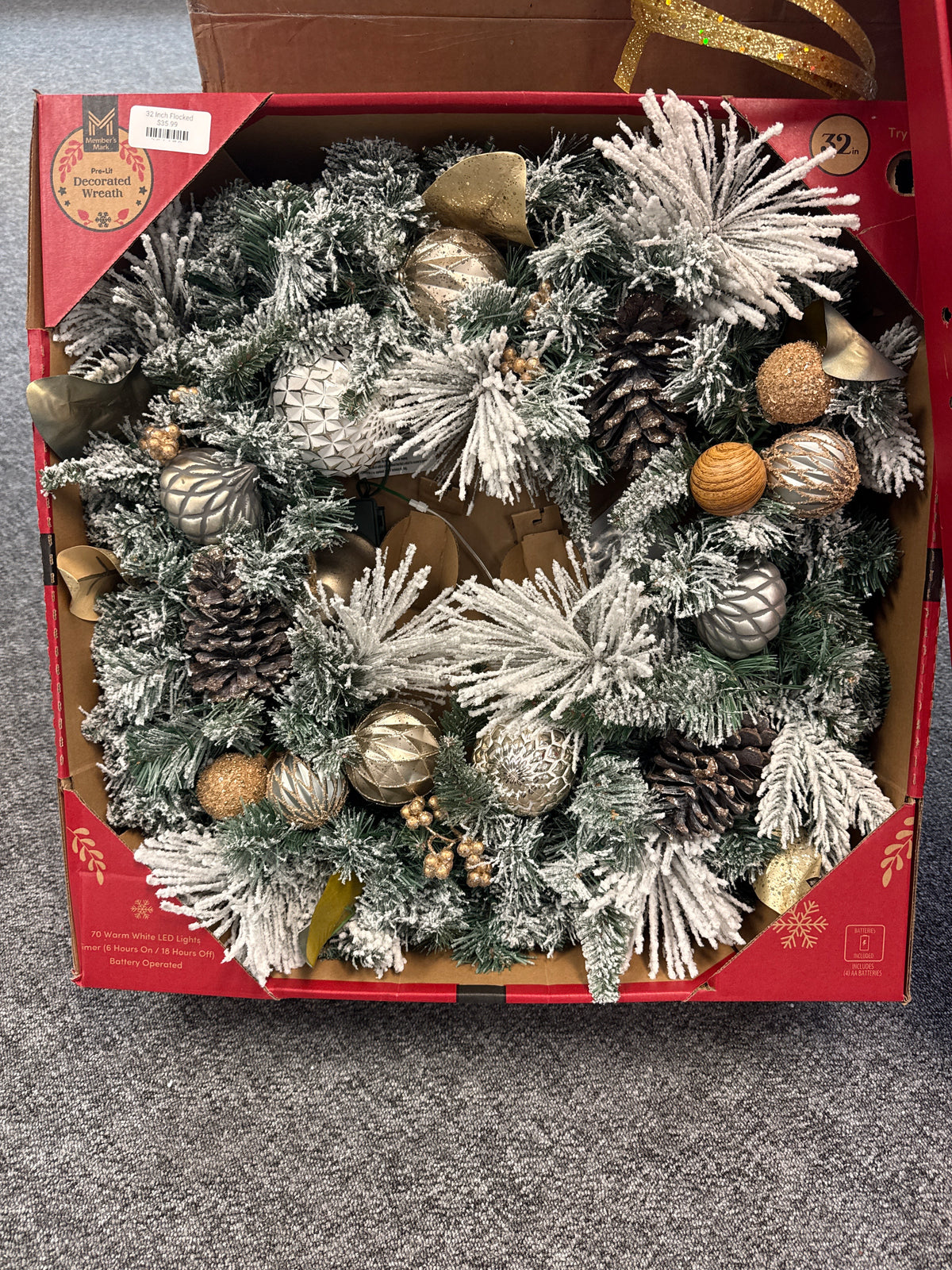 32 Inch Flocked Prelit Wreath