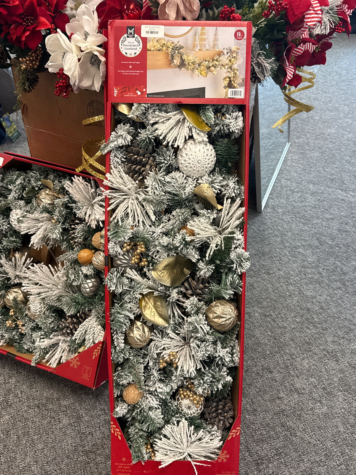 9 ft Flocked Prelit Garland